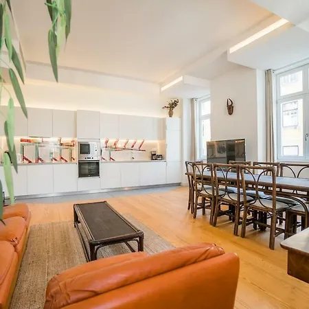 Spacious & Bright In Cais Sodre דירה *