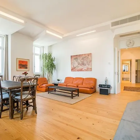 Spacious & Bright In Cais Sodre Lisbon