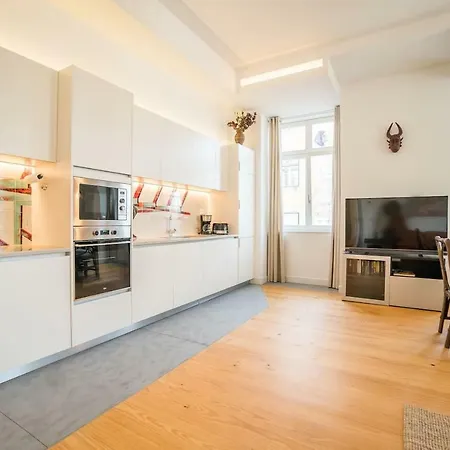 דירה Spacious & Bright In Cais Sodre ליסבון