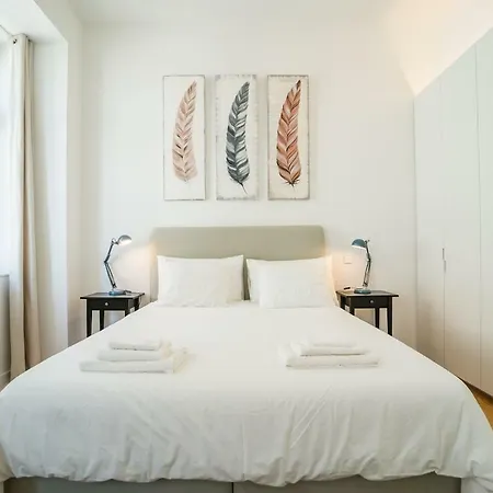 Spacious & Bright In Cais Sodre Apartment Lisbon