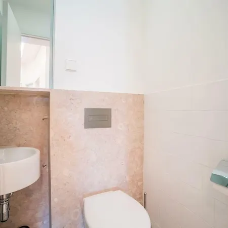 דירה Spacious & Bright In Cais Sodre ליסבון