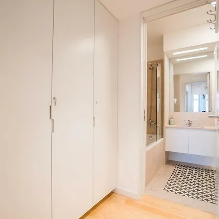Apartment Spacious & Bright In Cais Sodre *