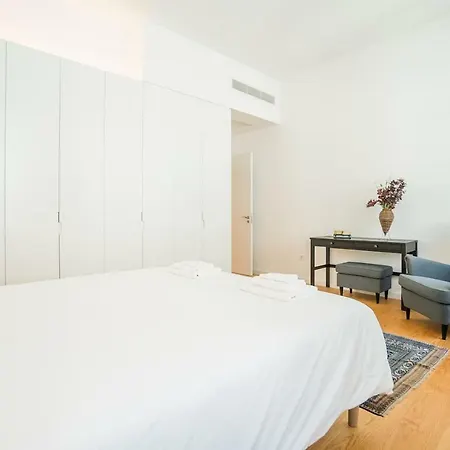 Spacious & Bright In Cais Sodre Apartment *